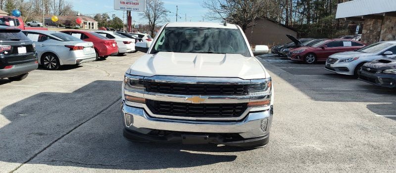 Used 2018 Chevrolet Silverado 1500 LT w/ LT Eassist Package image 8