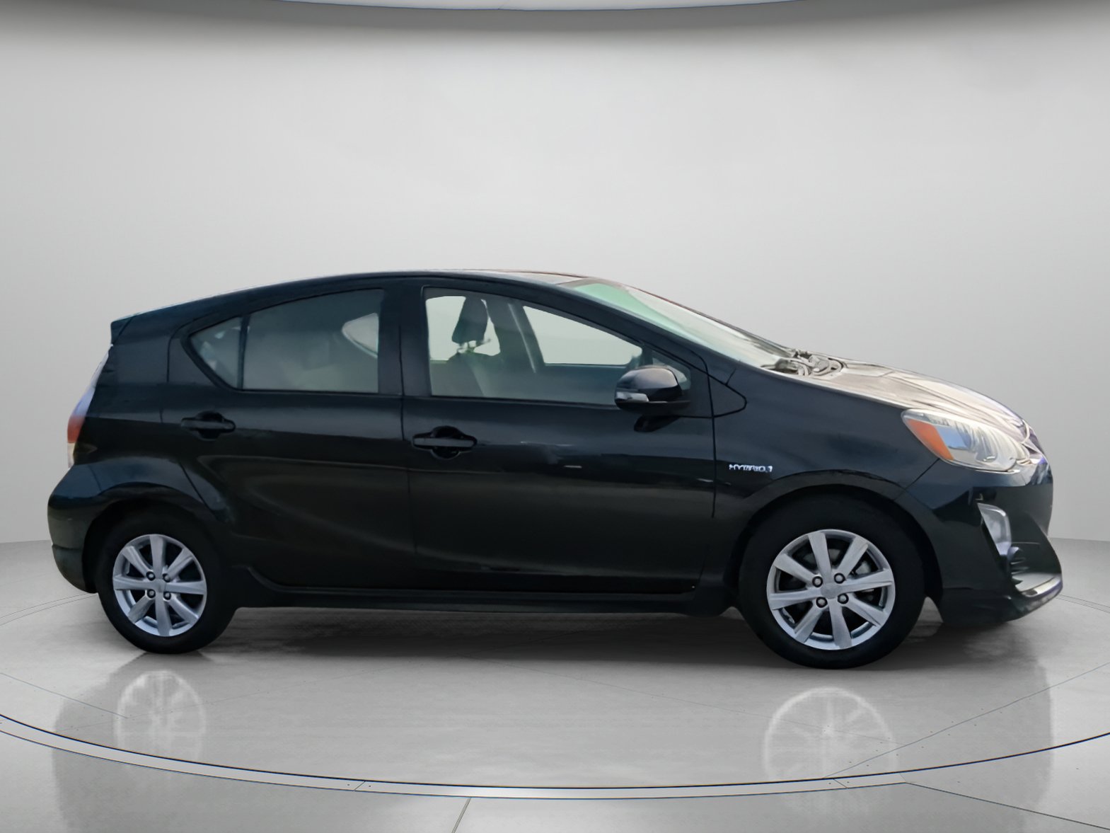 Used 2017 Toyota Prius C Two image 34