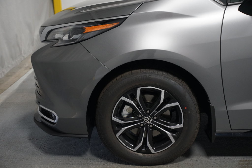 New 2026 Toyota Sienna Platinum AWD/4WD image 5