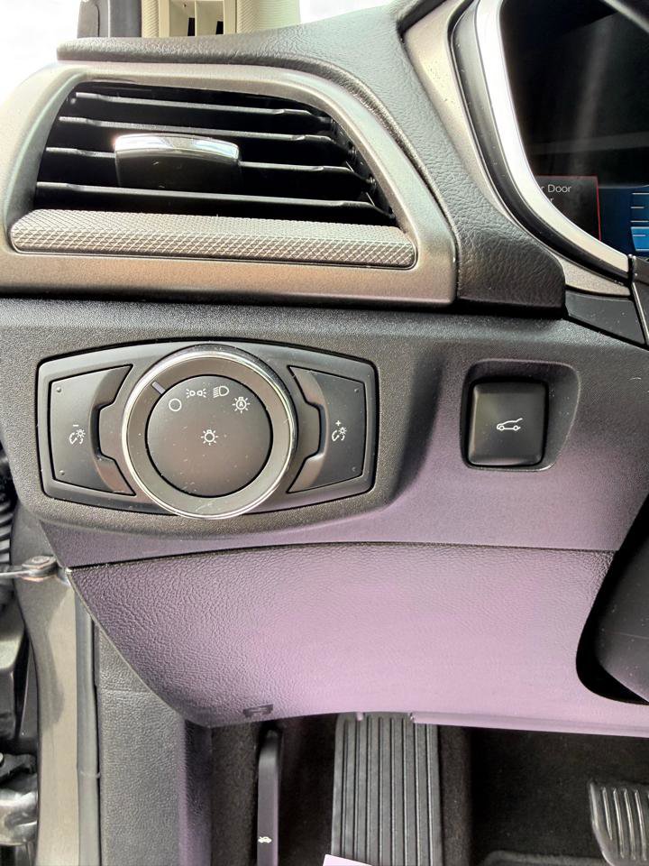 Used 2019 Ford Fusion SE FWD image 17