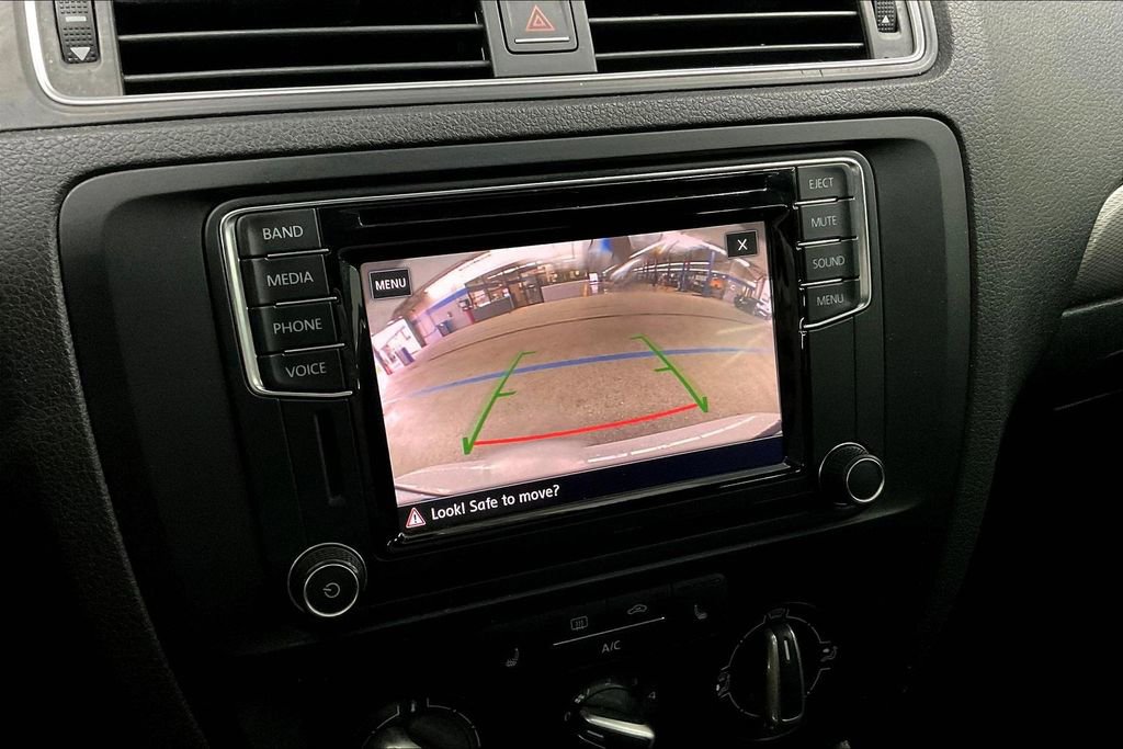Used 2017 Volkswagen Jetta SE image 16
