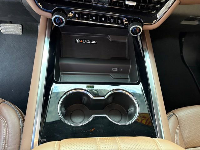 Used 2025 Chevrolet Tahoe High Country image 21