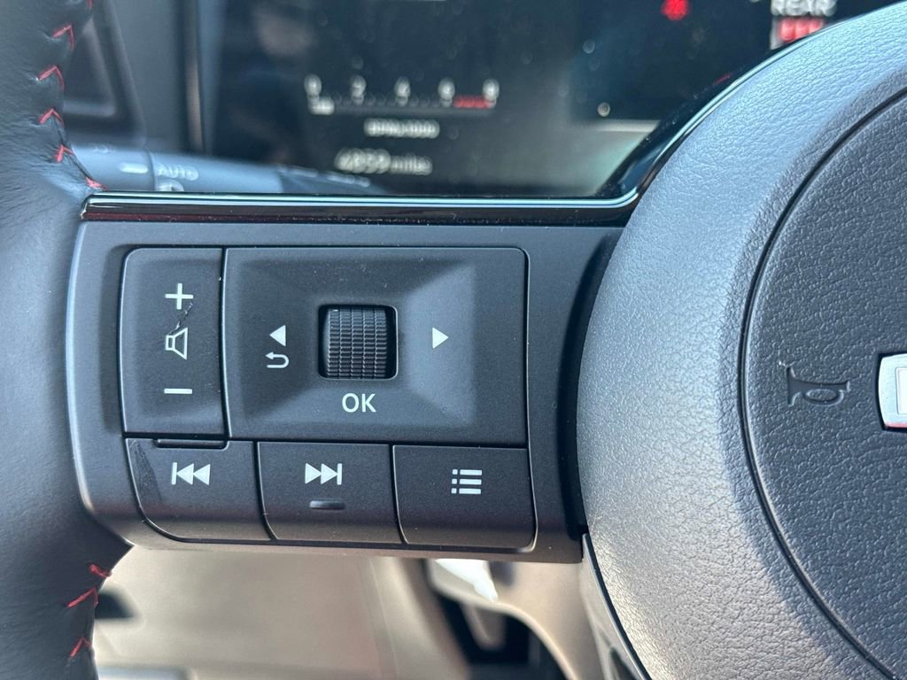 Used 2025 Nissan Kicks SR image 24