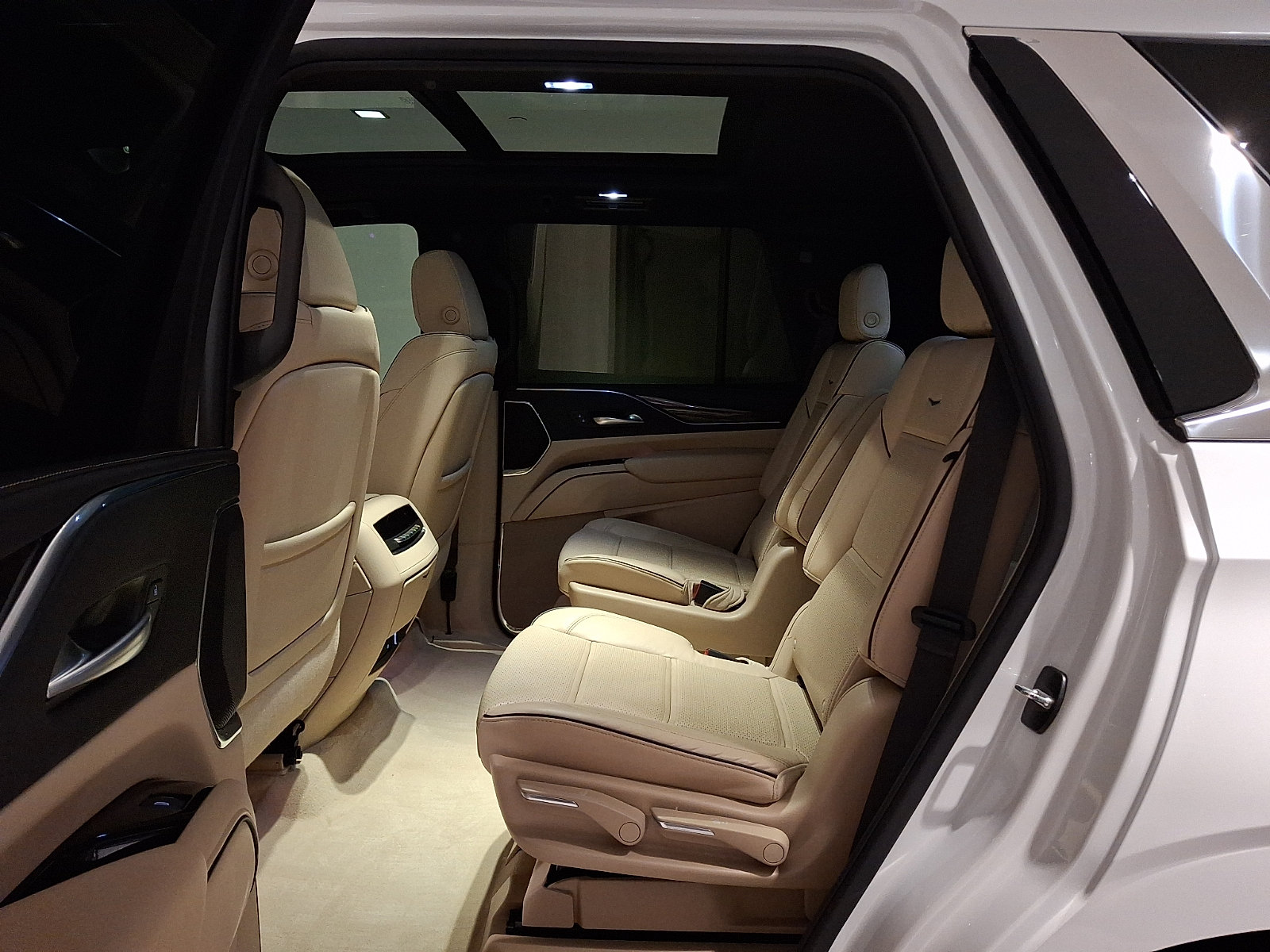 Certified 2023 Cadillac Escalade Premium Luxury AWD/4WD image 23