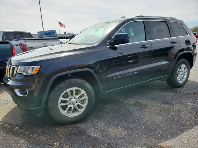 Used 2019 Jeep Grand Cherokee Laredo image 2