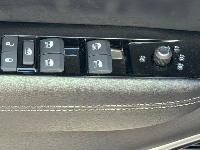 New 2026 Jeep Grand Wagoneer L Limited AWD/4WD image 12