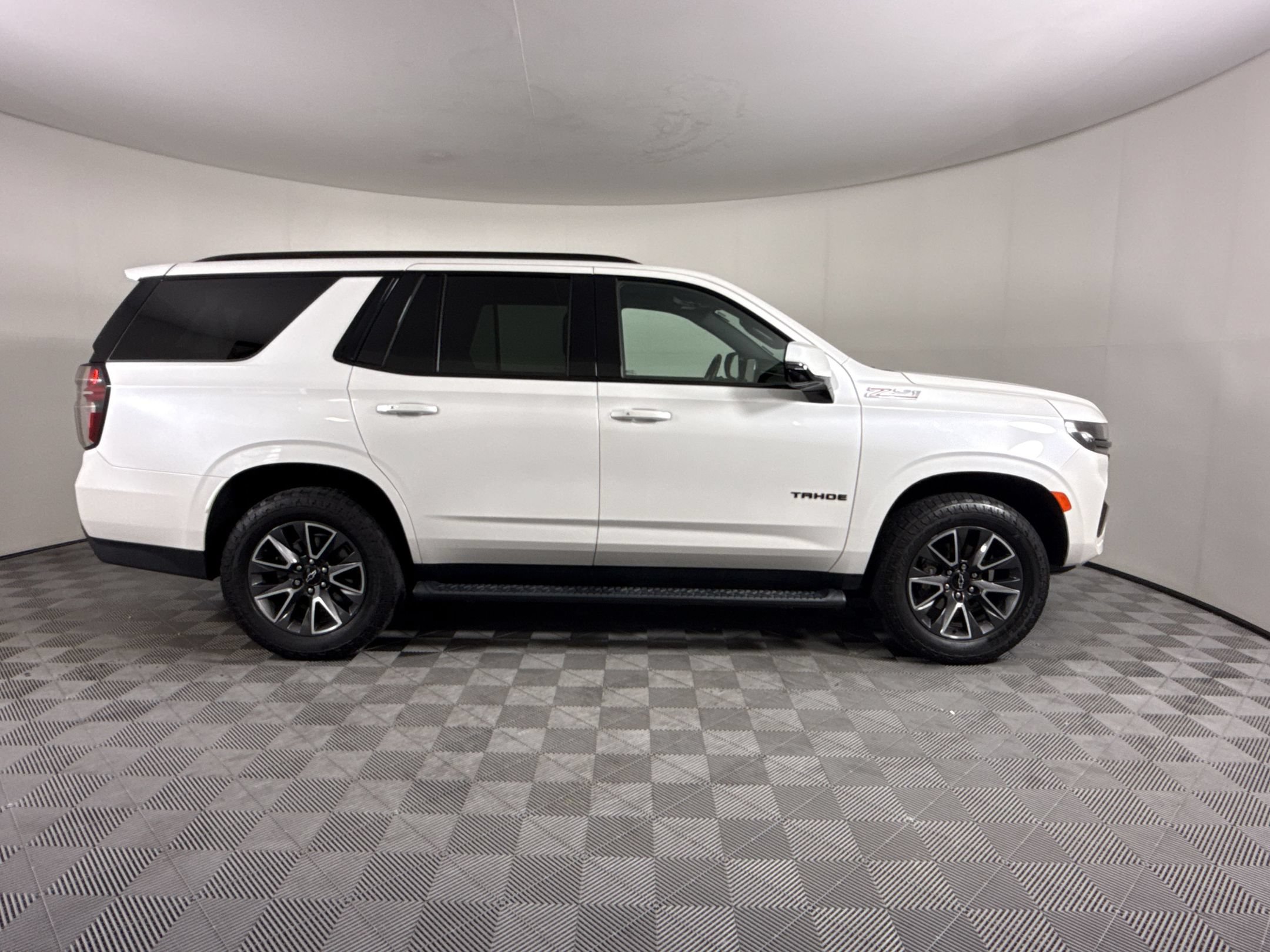 Used 2022 Chevrolet Tahoe Z71 w/ Z71 Off-Road Package AWD/4WD image 8
