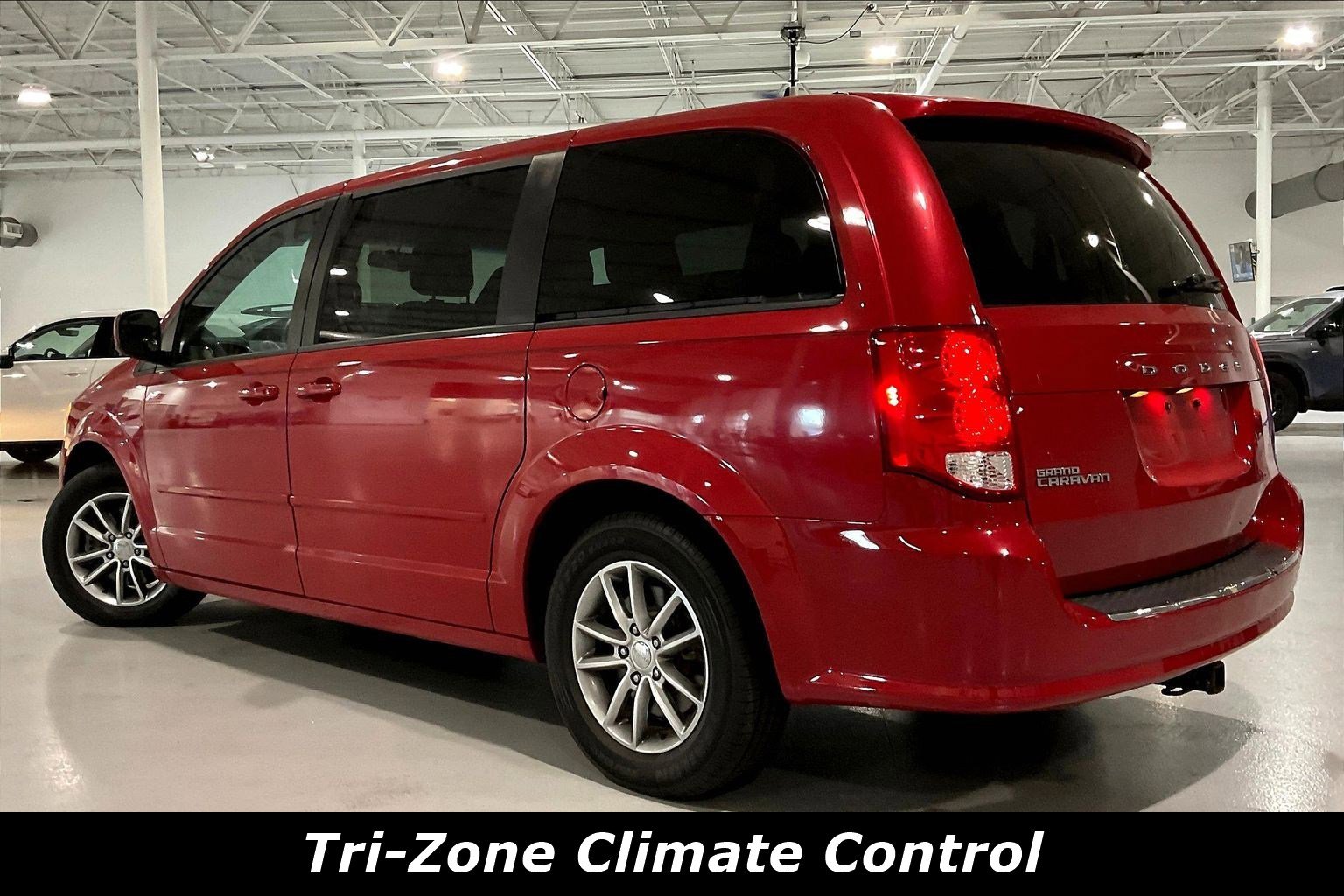 Used 2015 Dodge Grand Caravan SE FWD image 3
