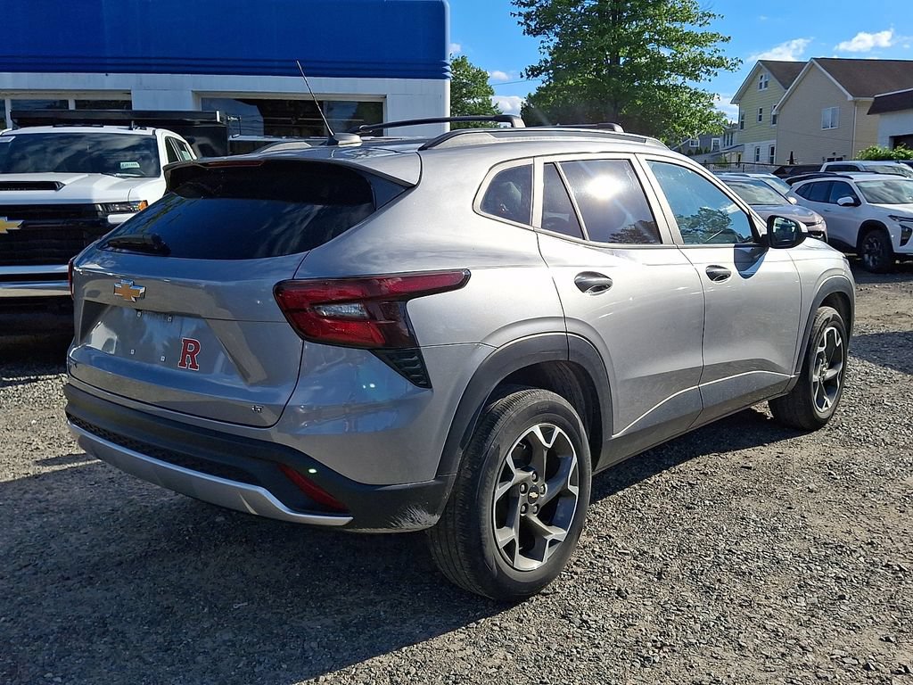 Used 2024 Chevrolet Trax LT FWD image 8