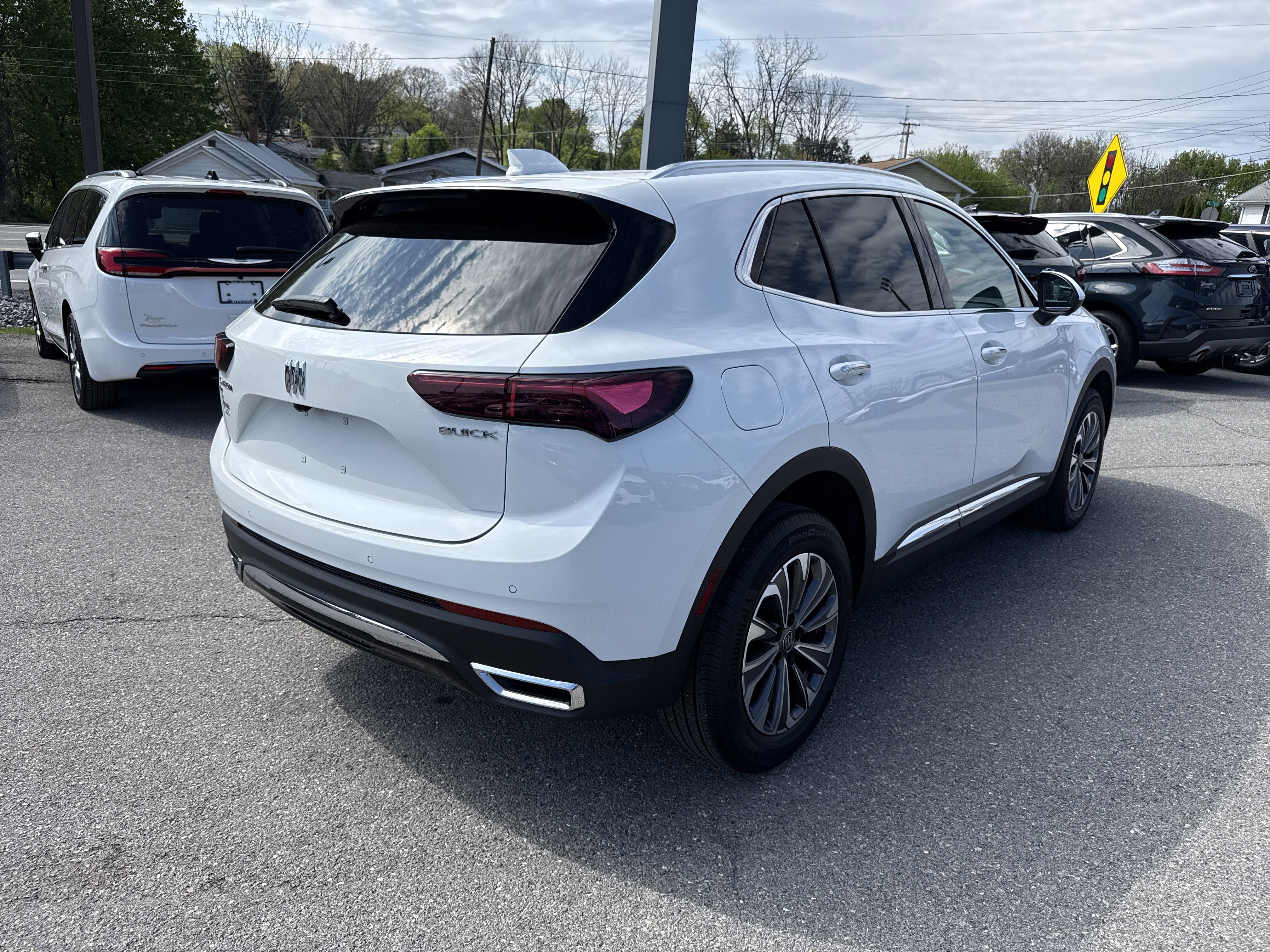 Used 2025 Buick Envision Preferred AWD/4WD image 3