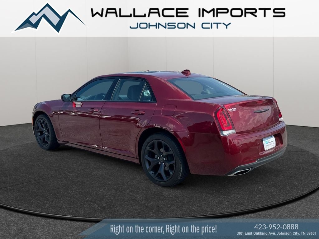 Used 2023 Chrysler 300 S w/ Comfort Group RWD image 3