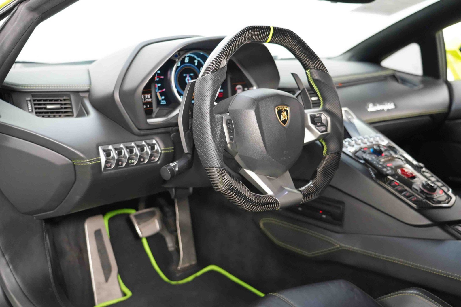 Used 2015 Lamborghini Aventador LP 700-4 image 23
