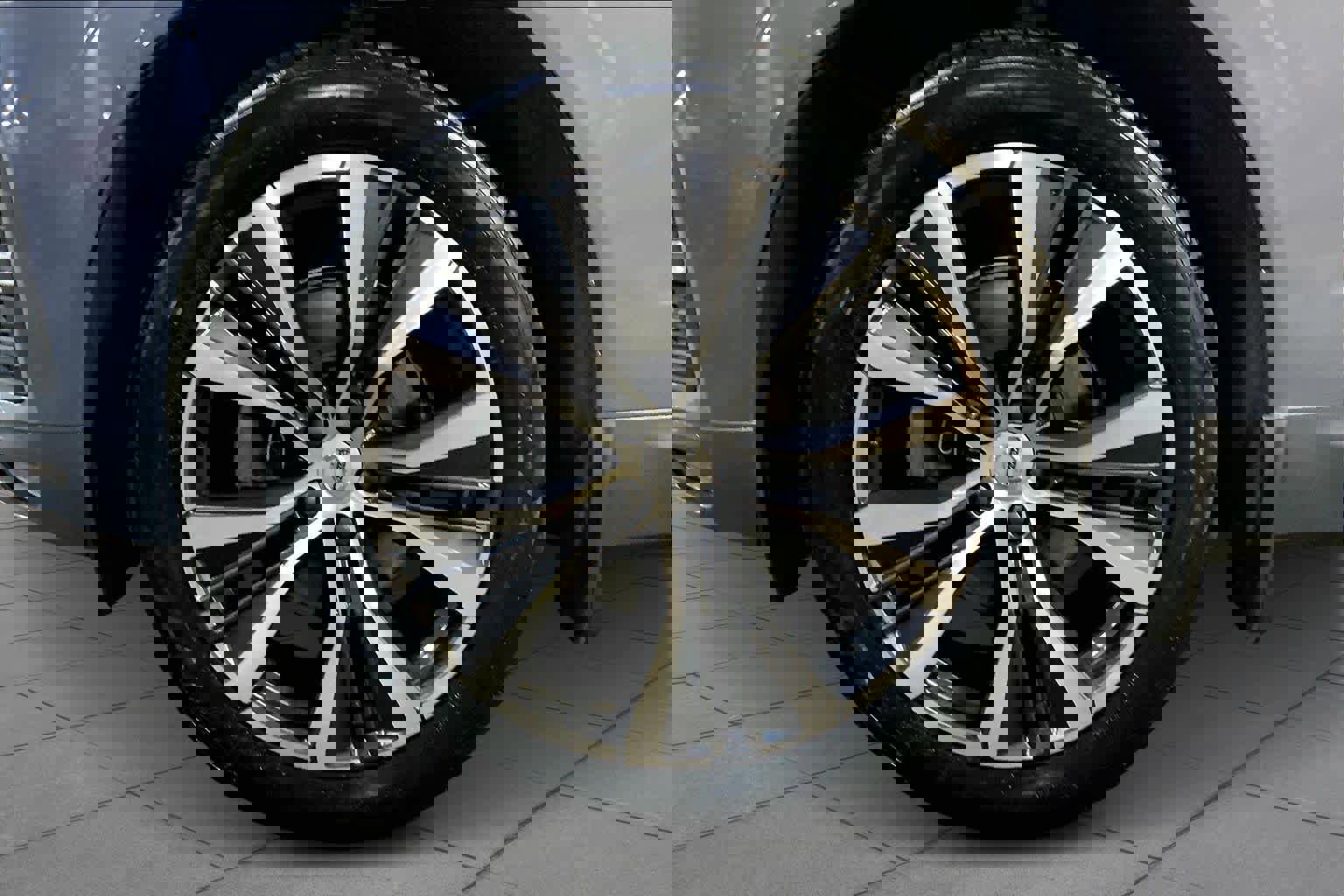 Used 2022 Volvo XC60 B5 Momentum w/ Climate Package image 11