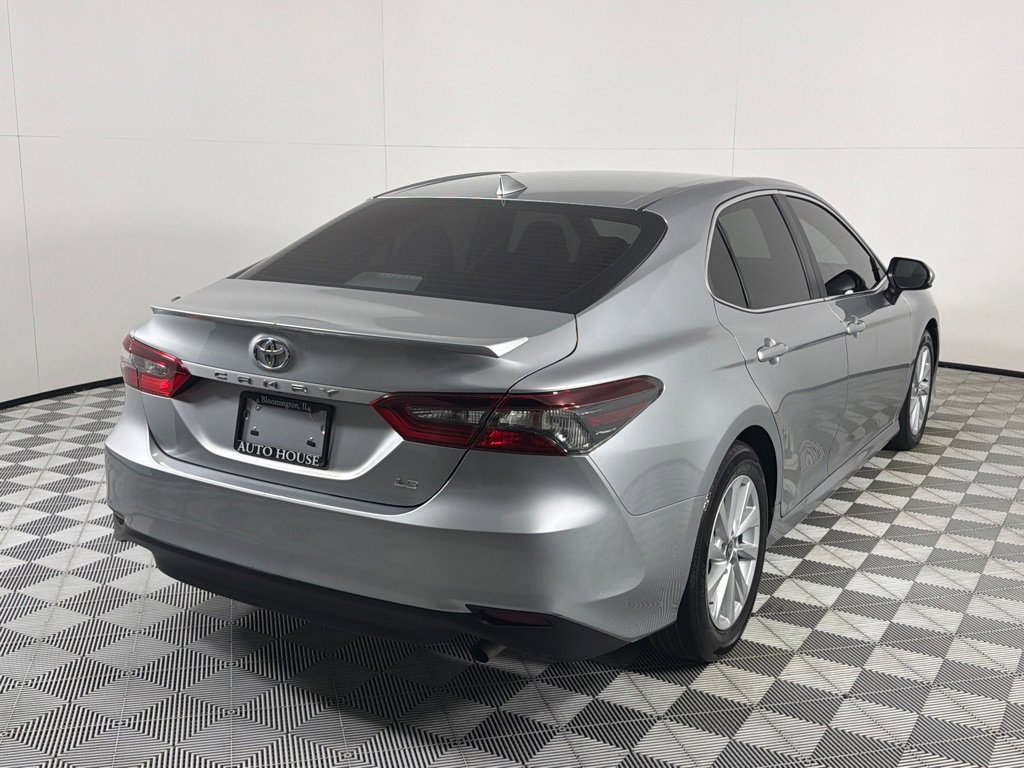 Used 2022 Toyota Camry LE FWD image 5
