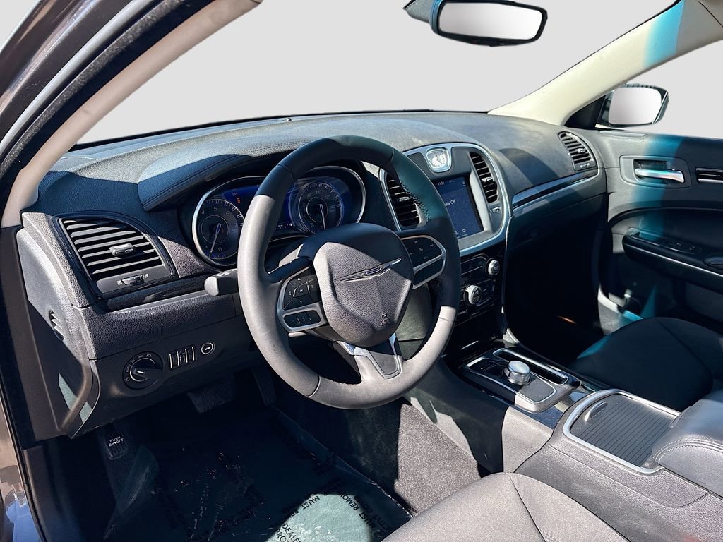 Used 2023 Chrysler 300 Touring w/ Sport Appearance Package image 9