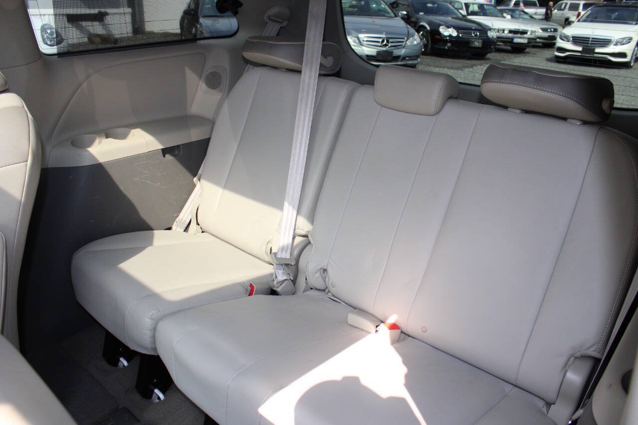 Used 2013 Toyota Sienna Limited w/ Premium Pkg FWD image 26