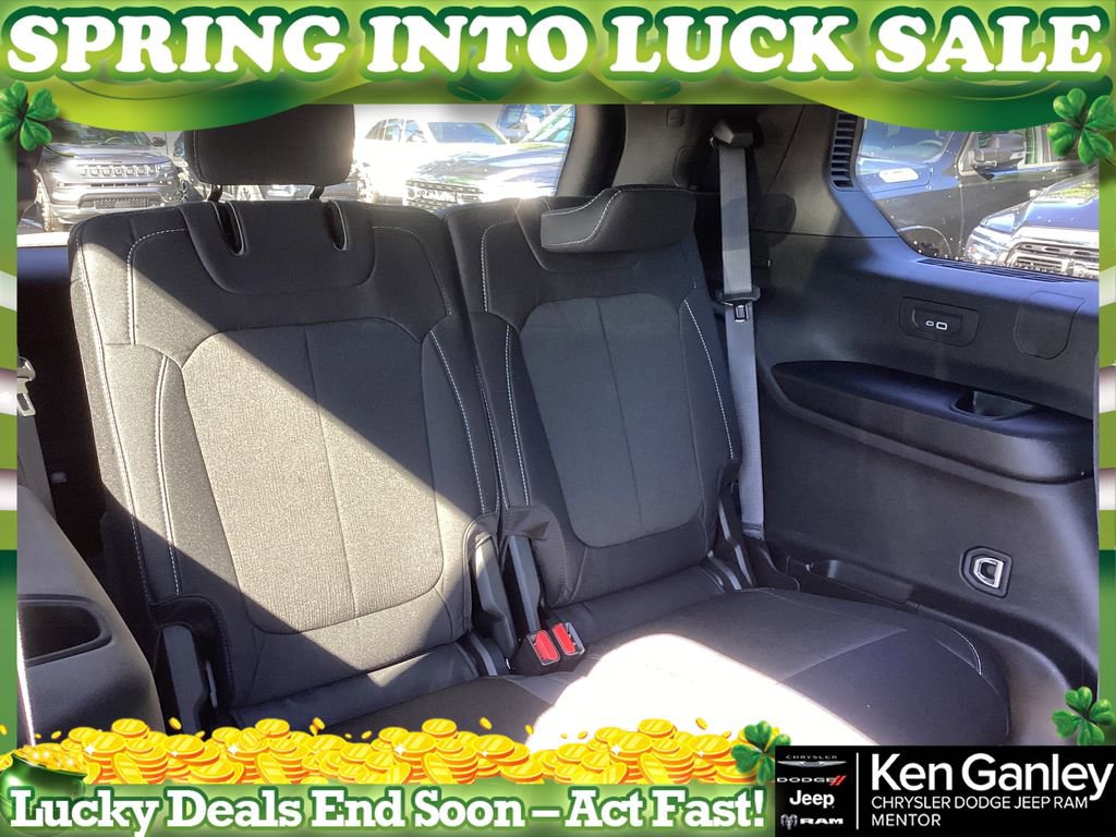 New 2025 Jeep Grand Cherokee L Laredo w/ Luxury Tech Group I image 17