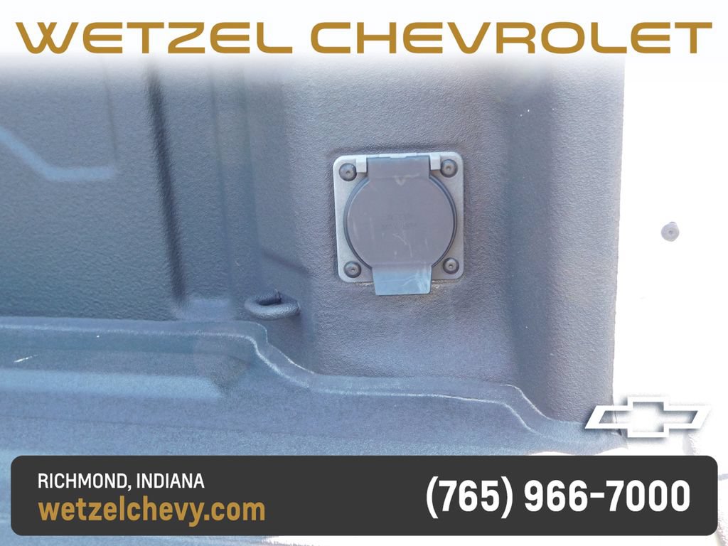 Used 2025 GMC Sierra 2500 SLT AWD/4WD image 9