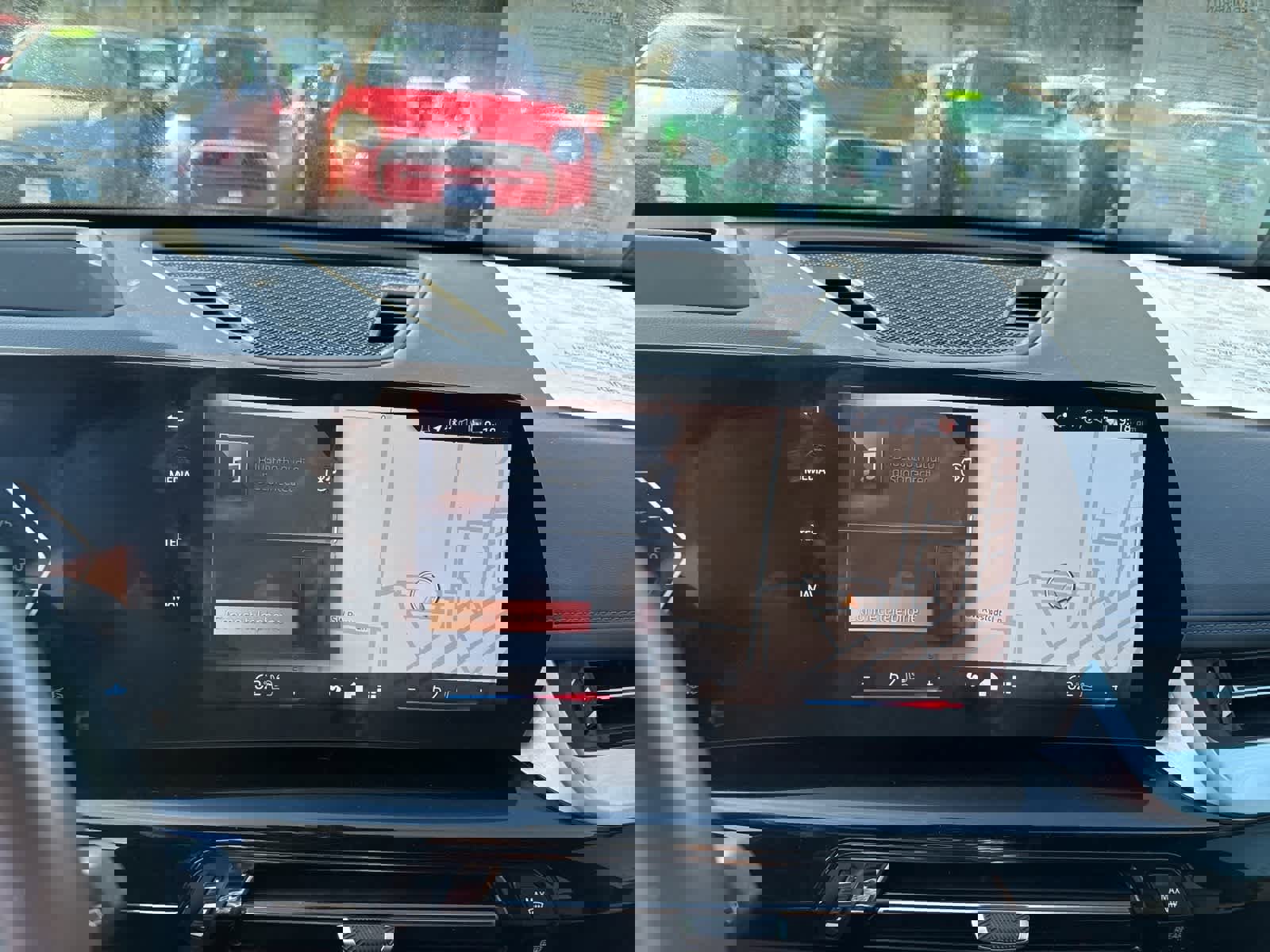 Used 2024 BMW X1 xDrive28i w/ Technology Package image 4