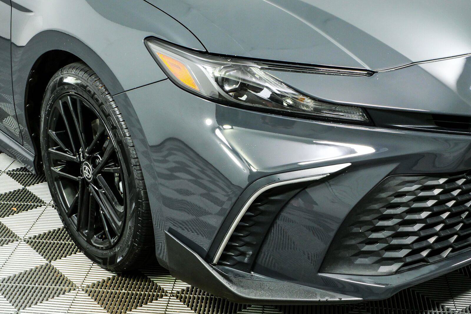 Used 2025 Toyota Camry SE w/ Convenience Package FWD image 33