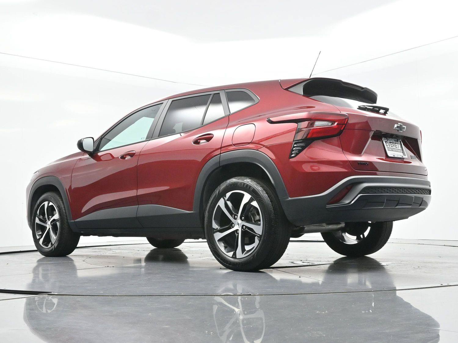 Used 2024 Chevrolet Trax RS w/ Driver Confidence Package FWD image 43