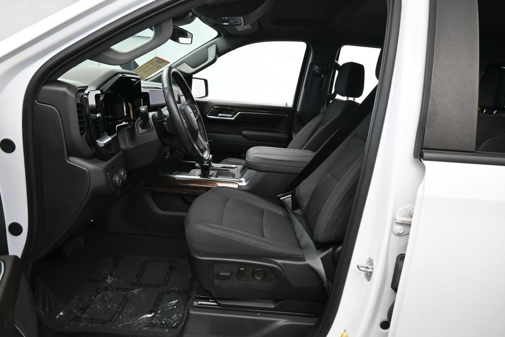 Used 2024 Chevrolet Silverado 1500 LT RWD image 11