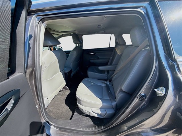 Used 2022 Toyota Highlander XLE image 23