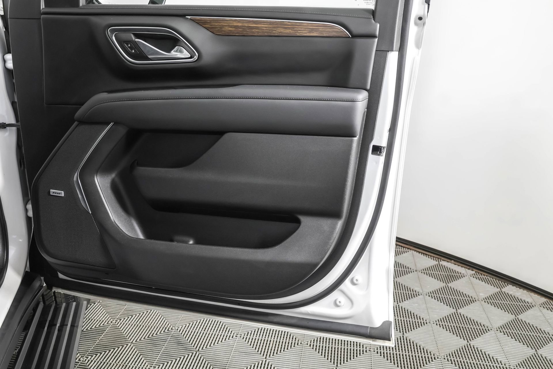 Used 2024 Chevrolet Suburban High Country image 56