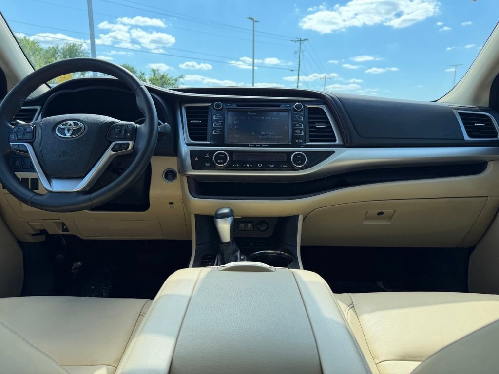 Used 2018 Toyota Highlander XLE AWD/4WD image 30