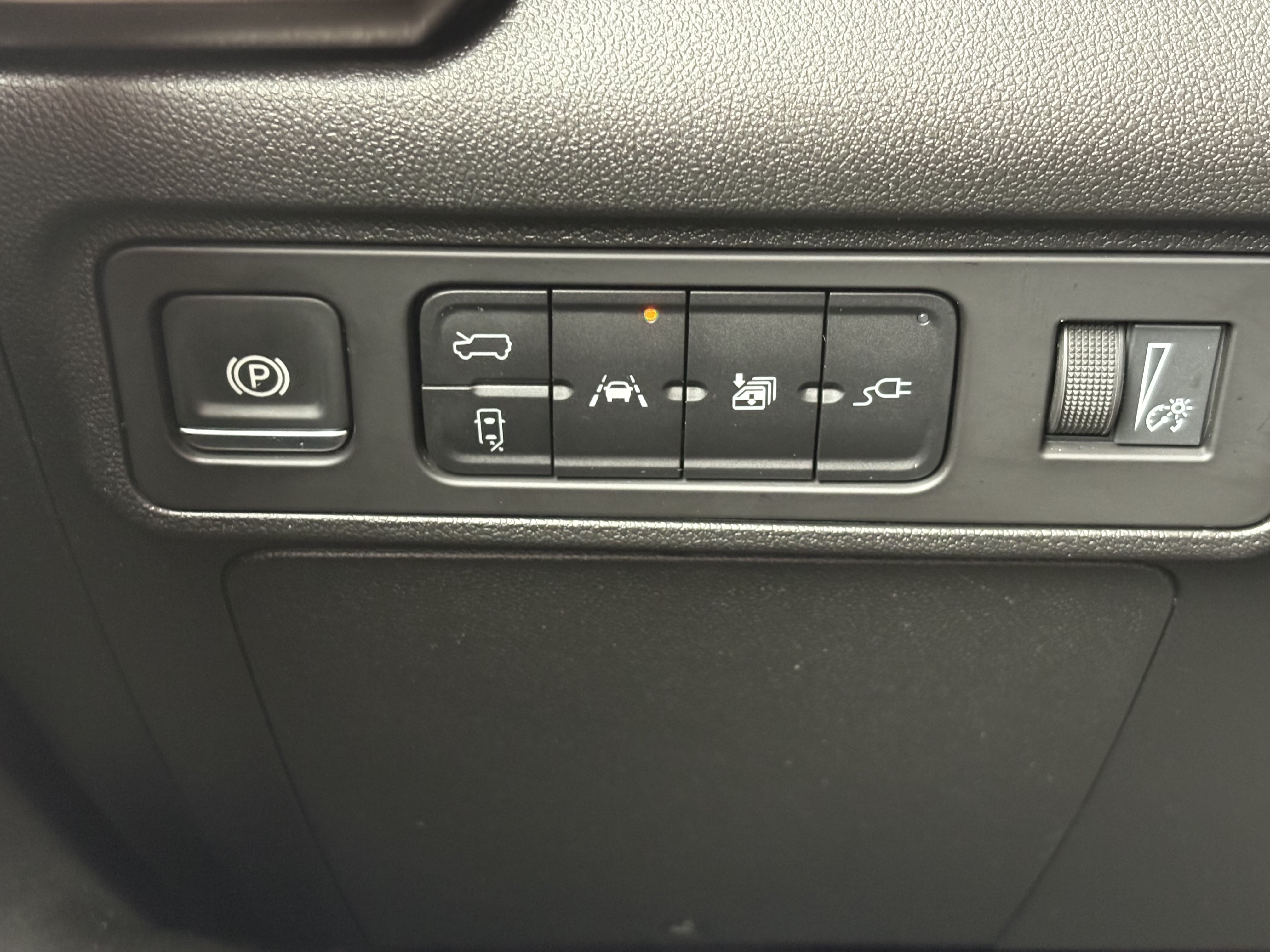 Used 2025 GMC Hummer EV 3X w/ LPO, Cargo Utility Package AWD/4WD image 31