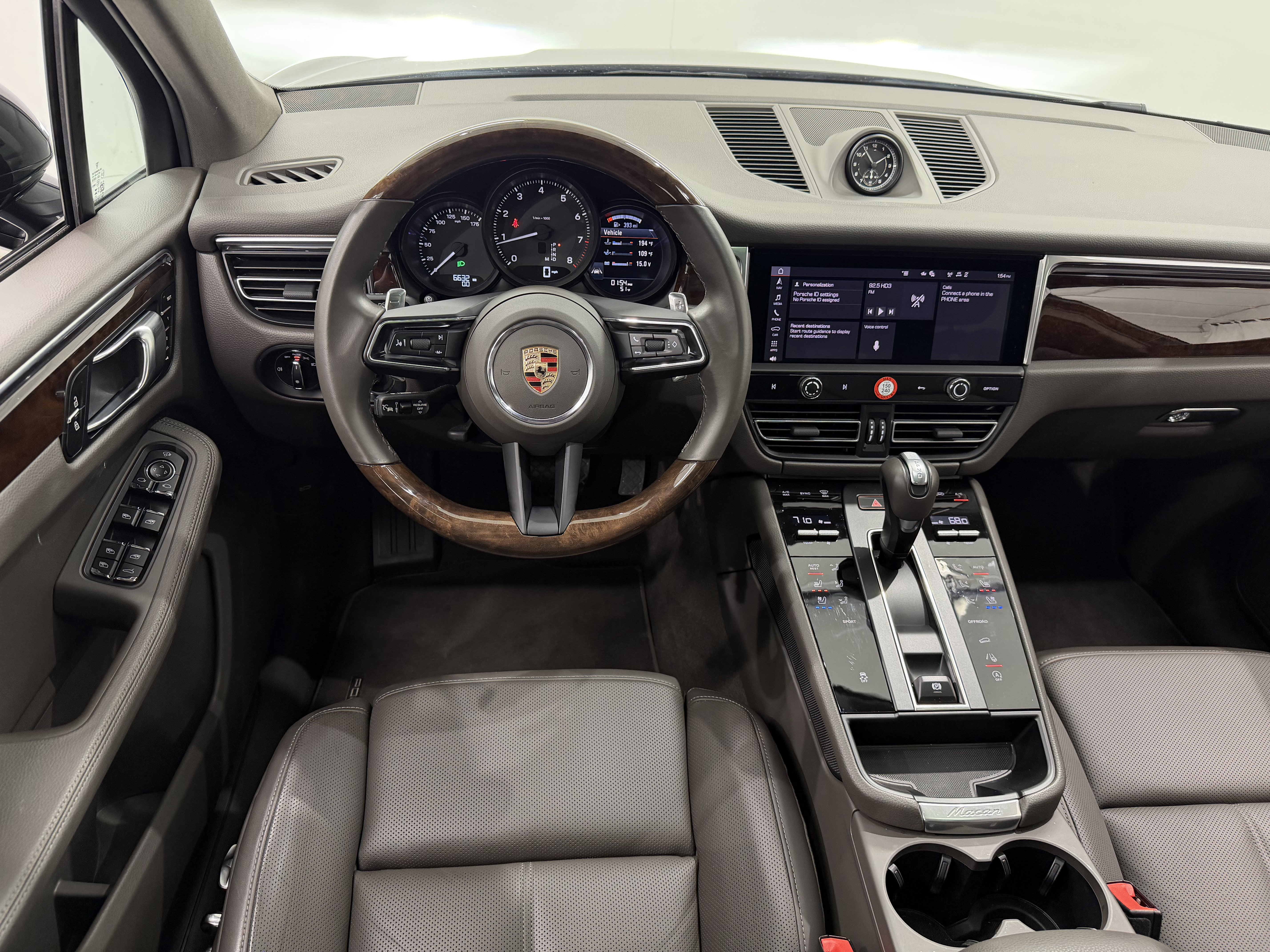 Certified 2025 Porsche Macan image 25