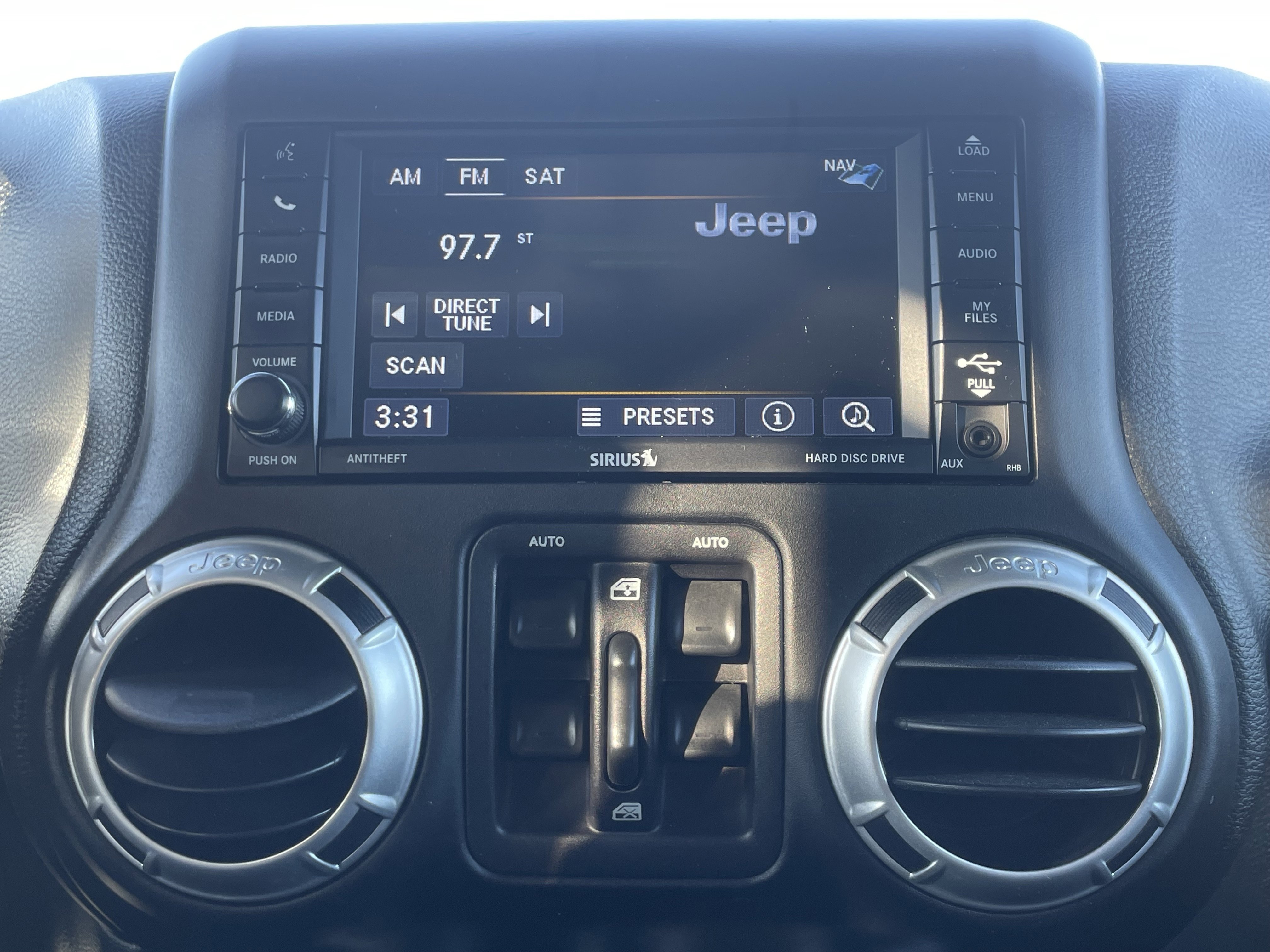 Used 2017 Jeep Wrangler Unlimited Rubicon w/ Connectivity Group image 24