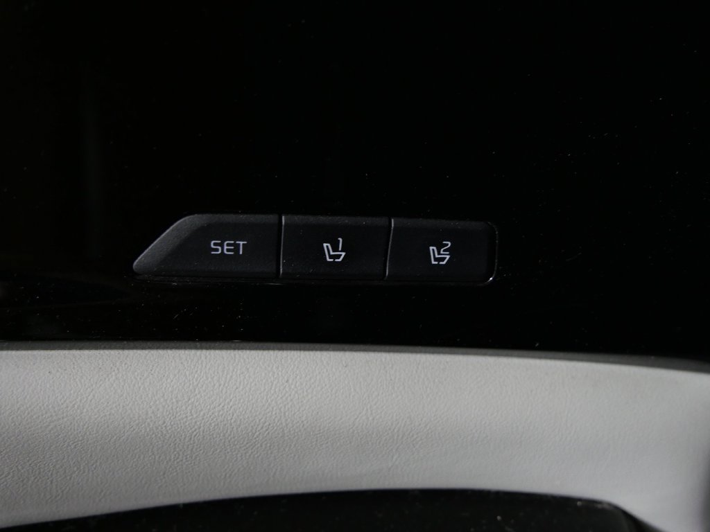 Used 2023 Kia Carnival SX FWD image 15