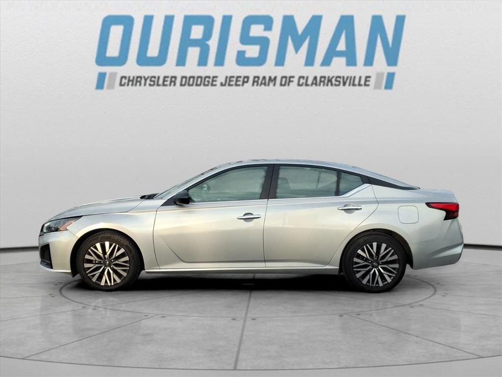 Used 2024 Nissan Altima 2.5 SV image 6