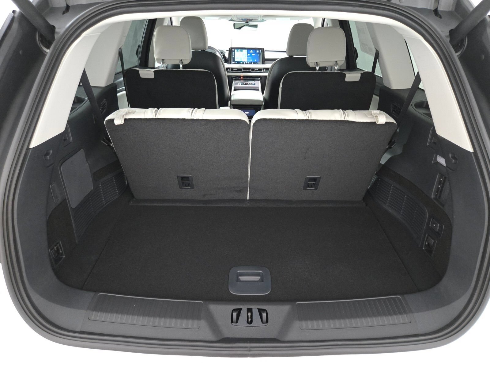 New 2026 Lincoln Aviator AWD image 17