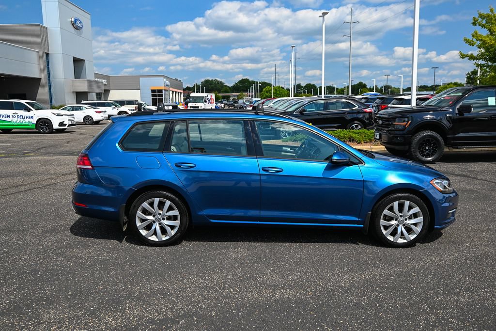 Used 2019 Volkswagen Golf SE FWD image 3