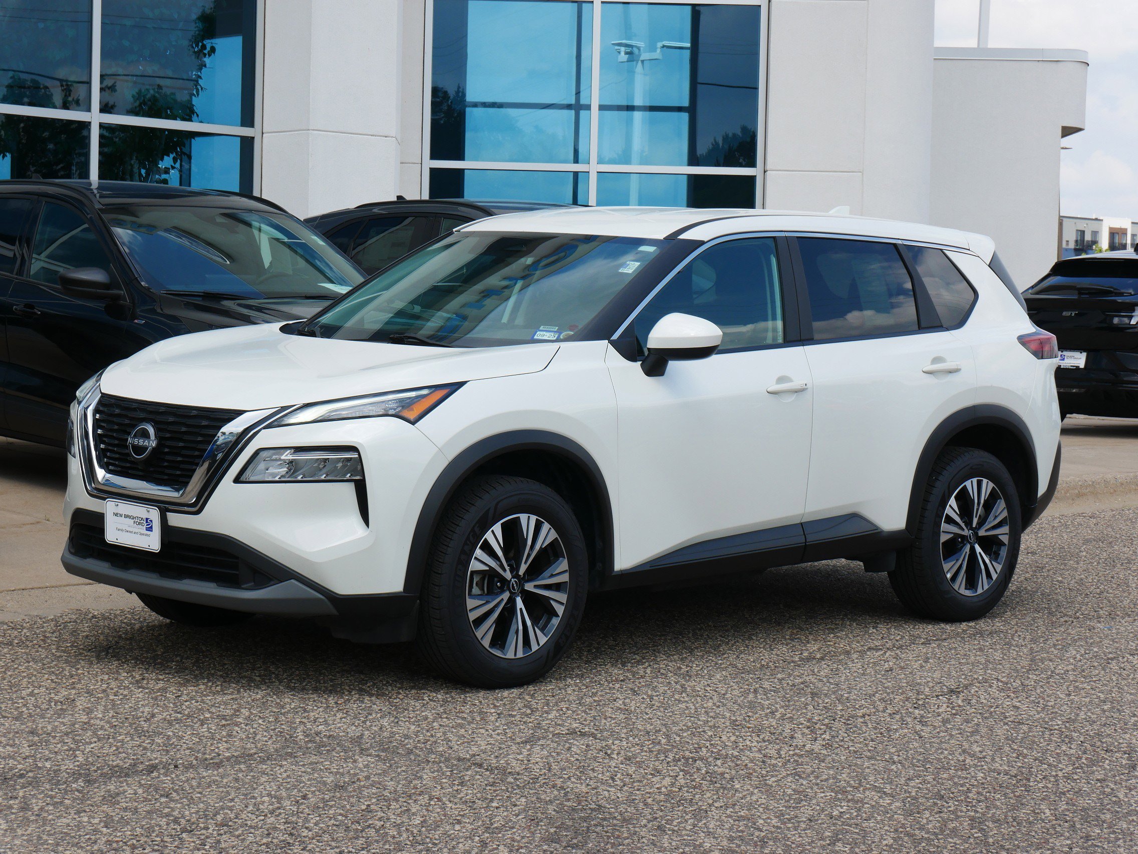 Used 2023 Nissan Rogue SV image 24