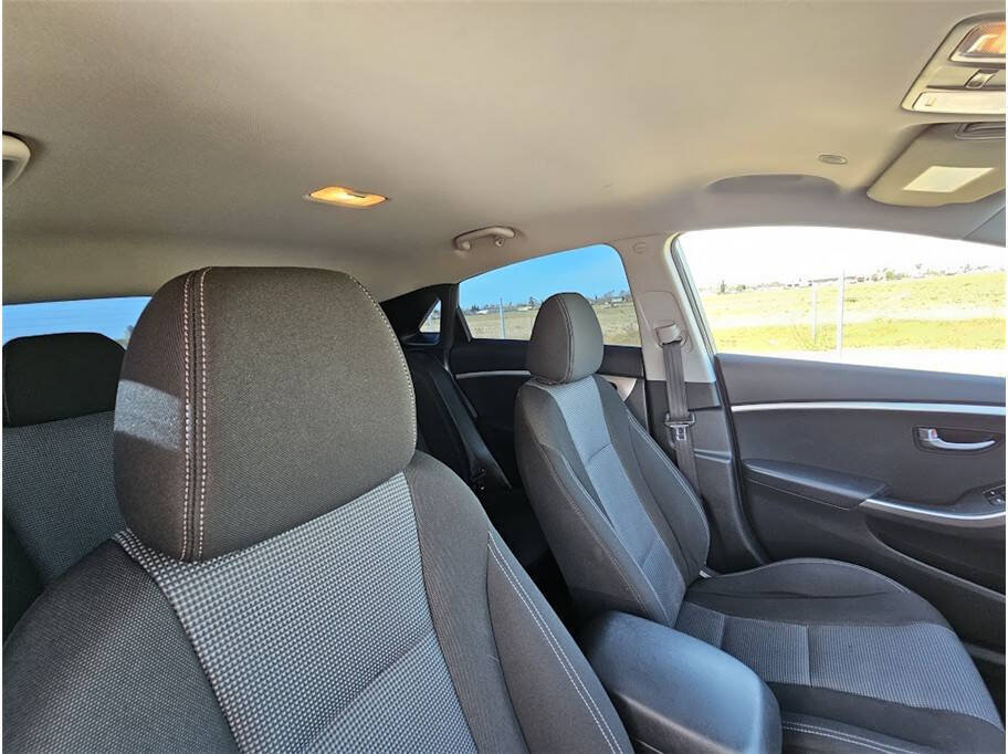 Used 2016 Hyundai Elantra GT FWD image 16