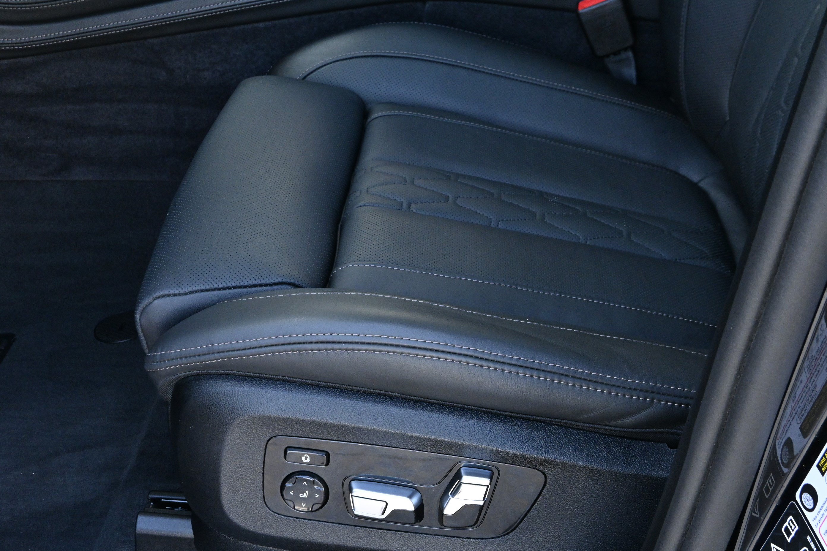 Used 2025 BMW ALPINA XB7 AWD/4WD image 31