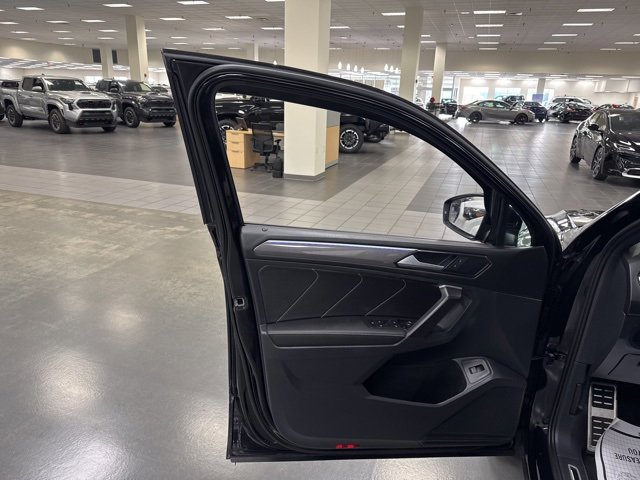 Used 2024 Volkswagen Tiguan SE R-Line image 19