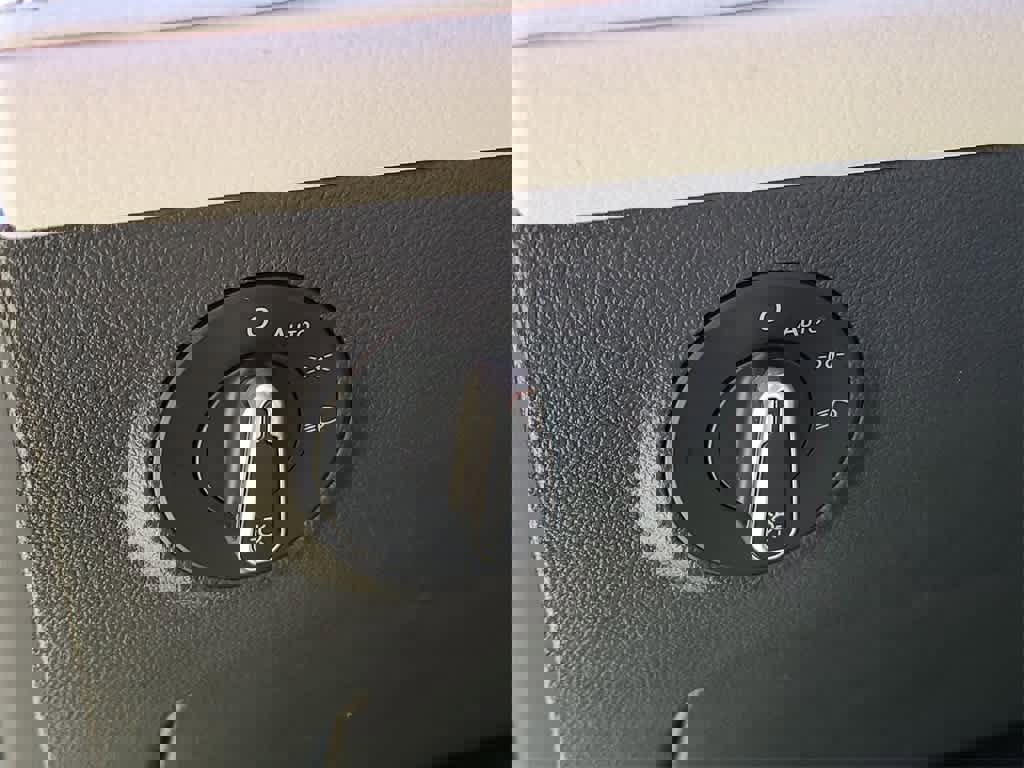 Used 2025 Volkswagen Taos S image 20