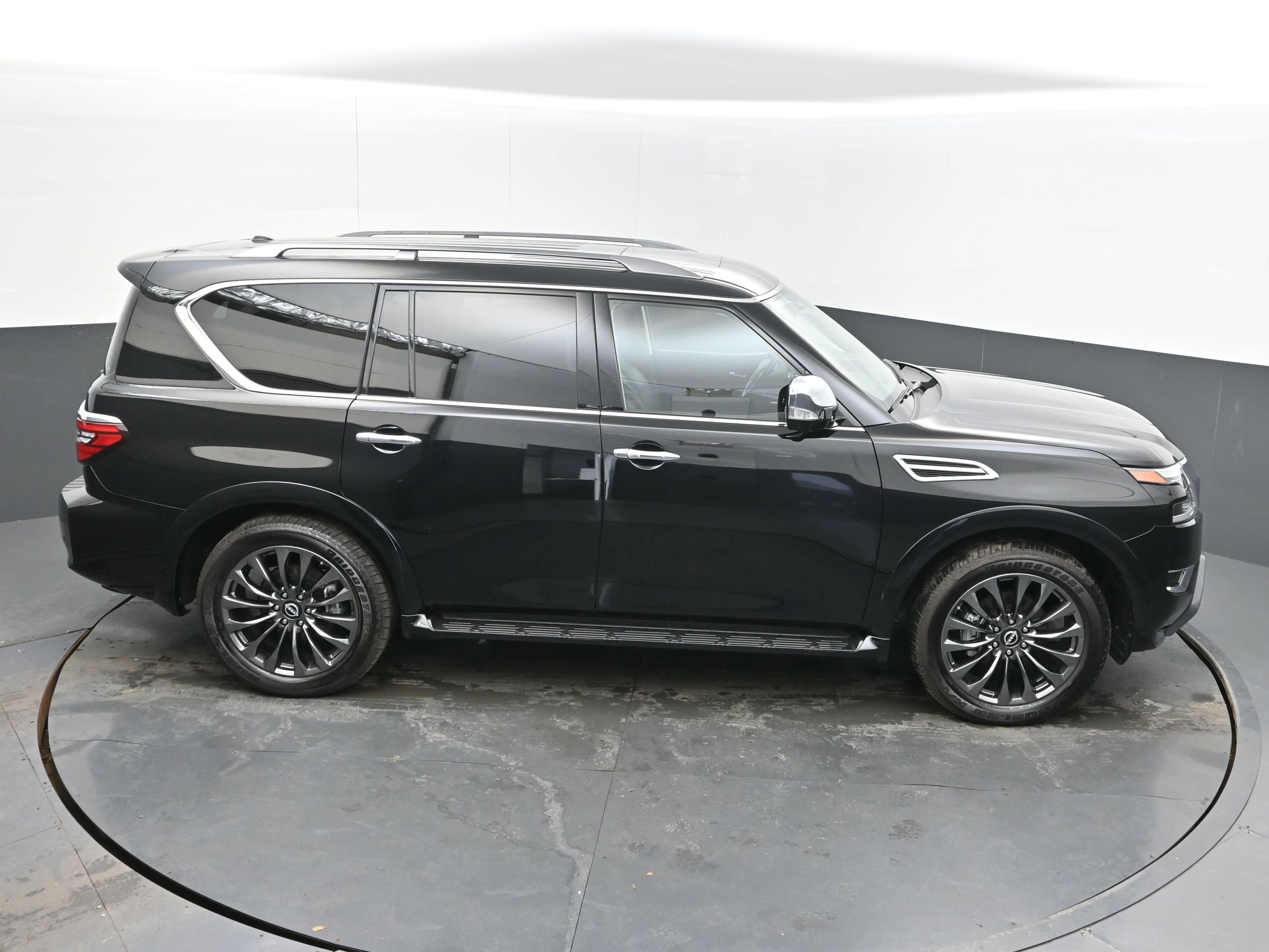 Used 2024 Nissan Armada Platinum image 35