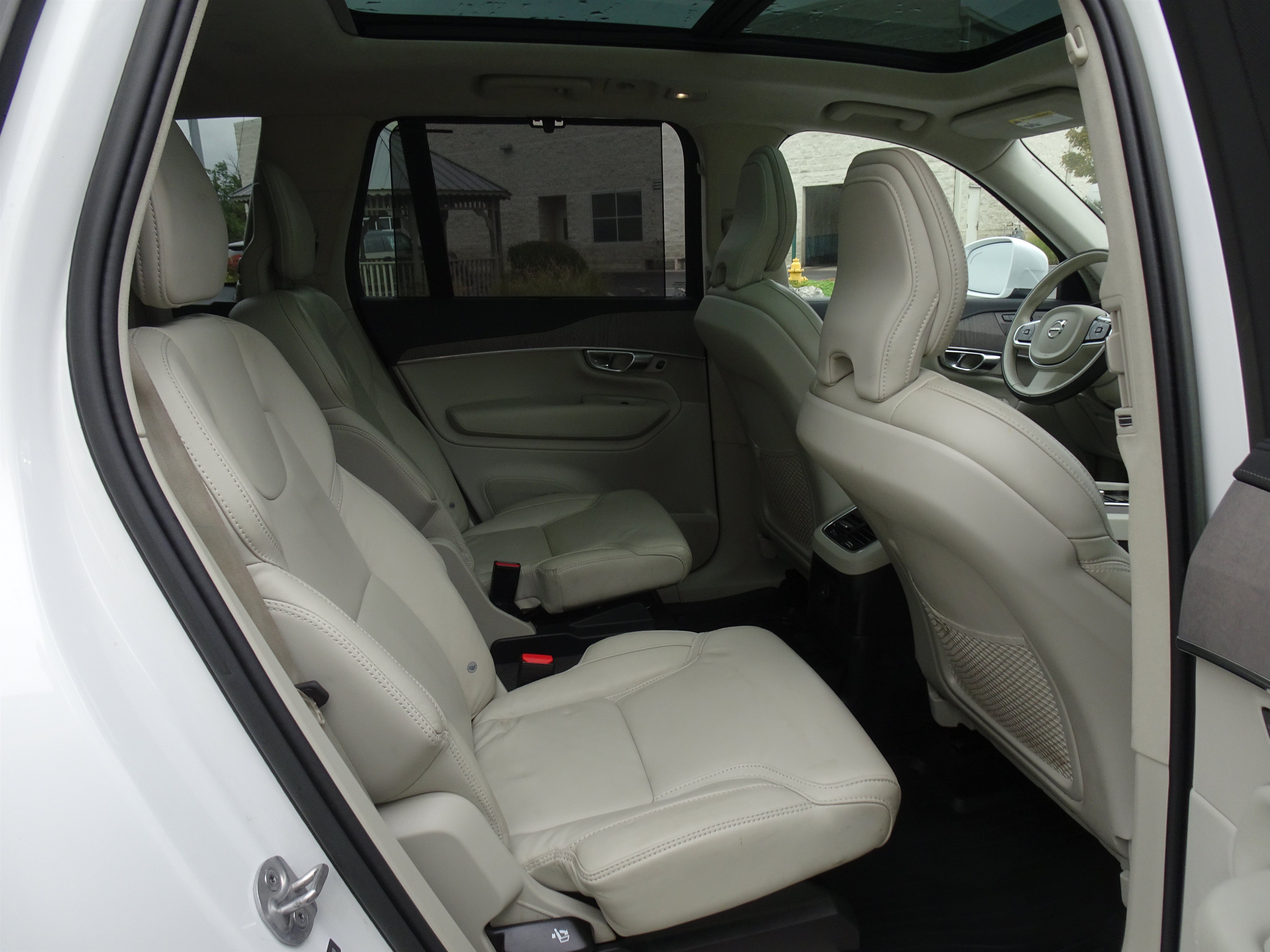 Used 2023 Volvo XC90 T8 Ultimate w/ Lounge Package AWD/4WD image 19