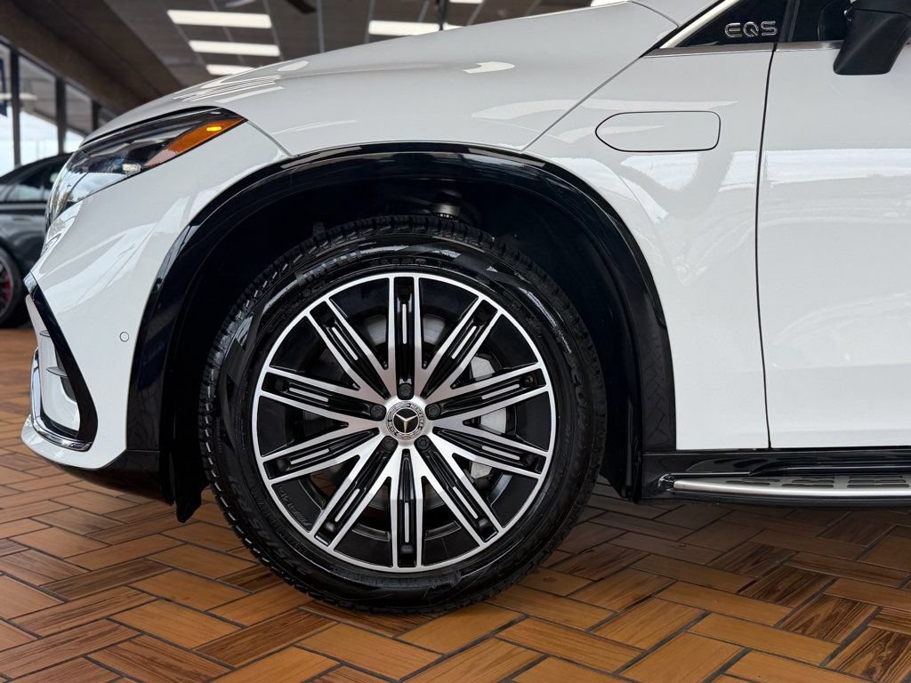 Used 2023 Mercedes-Benz EQS 580 4MATIC SUV image 14
