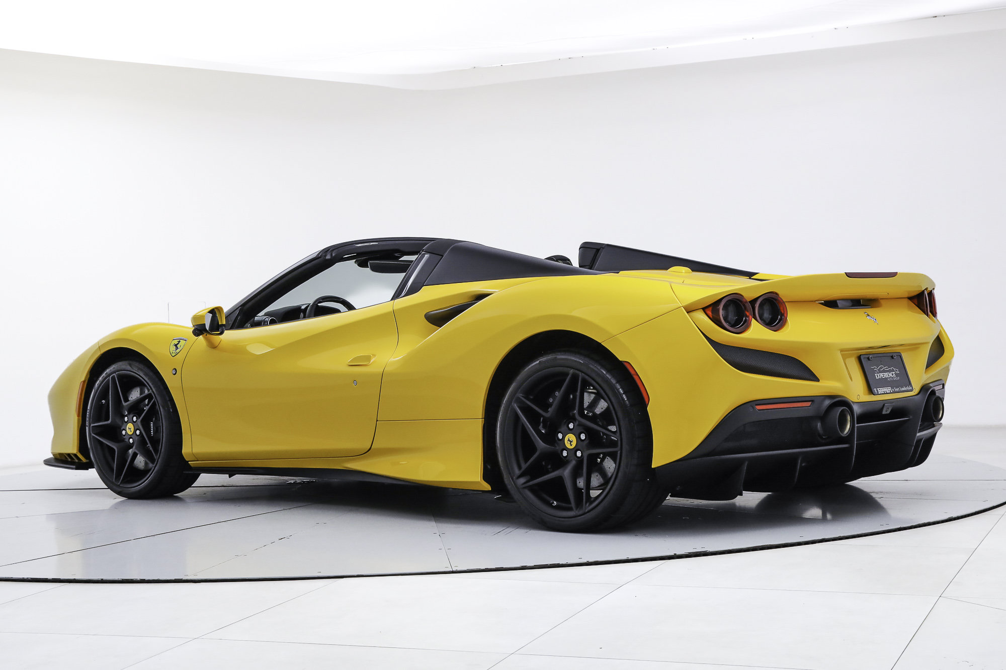 Certified 2022 Ferrari F8 Tributo RWD image 3
