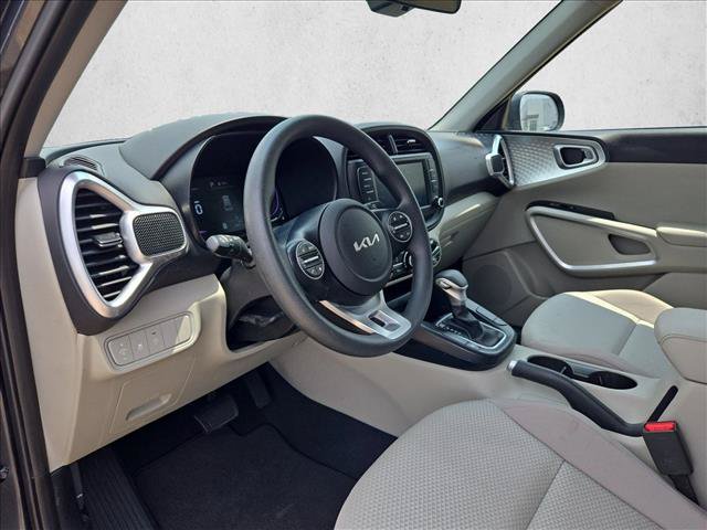 Used 2025 Kia Soul LX w/ LX Technology Package FWD image 10