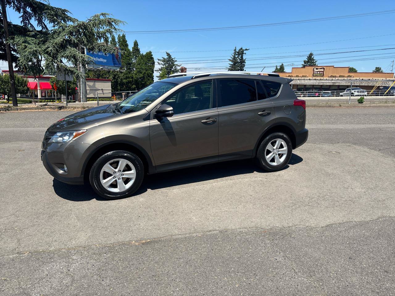 Used 2014 Toyota RAV4 XLE AWD/4WD image 9