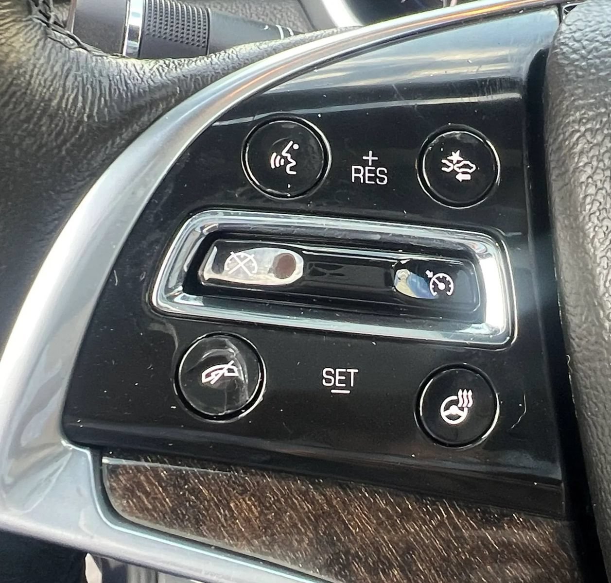 Used 2015 Cadillac SRX Performance w/ Driver Awareness Package FWD image 21