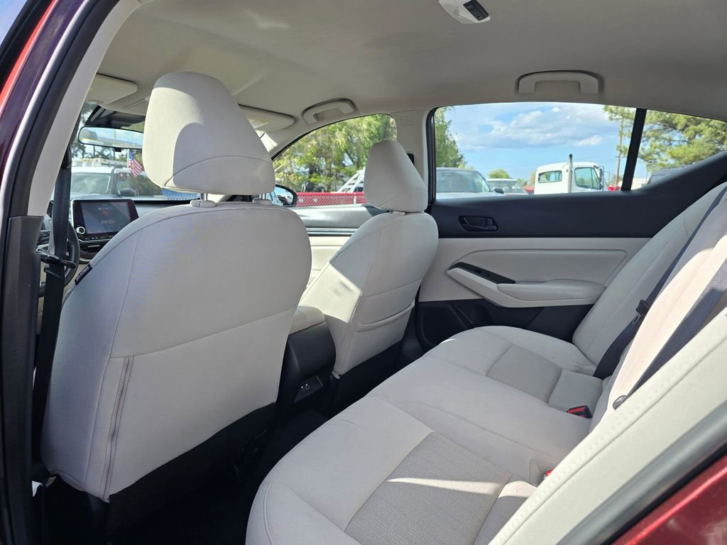 Used 2024 Nissan Altima 2.5 SV FWD image 13