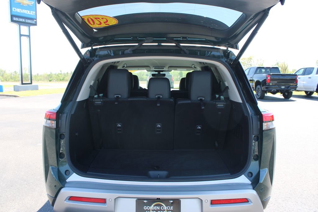 Used 2025 Nissan Pathfinder SL image 14